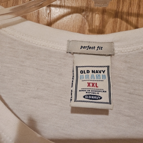 Vintage Old Navy Graphic Tshirt - Picture 3 of 3